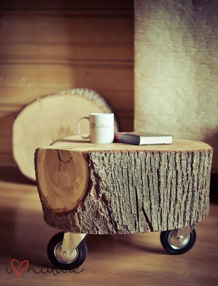 Chiếc bàn trà bằng gỗ sồi tự nhiên